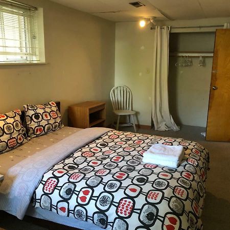 לאנגלי West Point Grey Guest House מראה חיצוני תמונה