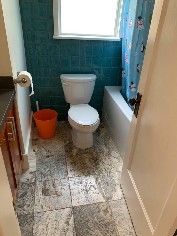 לאנגלי West Point Grey Guest House מראה חיצוני תמונה