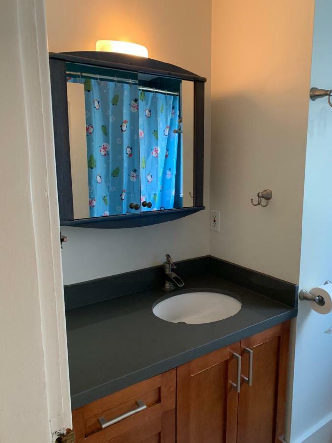 לאנגלי West Point Grey Guest House מראה חיצוני תמונה